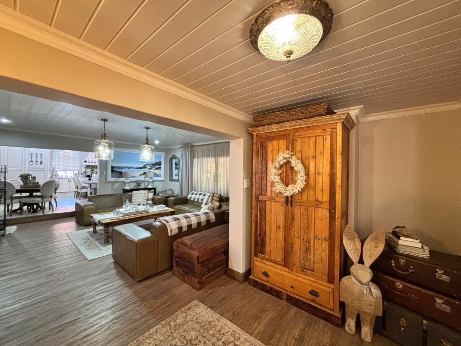 4 Bedroom Property for Sale in Grimbeeck Park North West